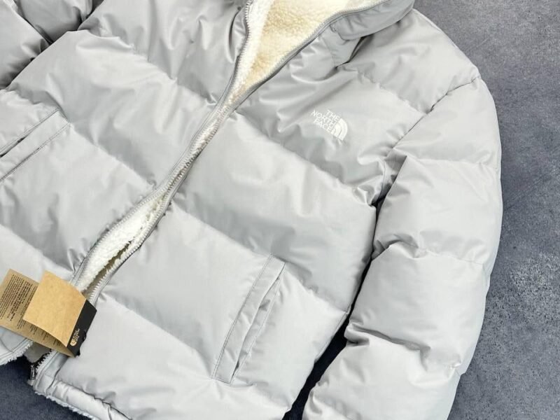 🧥 JACKET The North Face 🔥 ✅ متوفر بالمقاسات: 💸 جاكيت يلبس لجهتين الثمن: فقط 350 درهم 📦 التوصيل متوفر لجمع