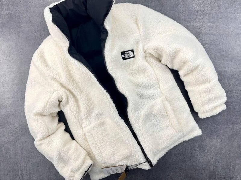 🧥 JACKET The North Face 🔥 ✅ متوفر بالمقاسات: 💸 جاكيت يلبس لجهتين الثمن: فقط 350 درهم 📦 التوصيل متوفر لجمع