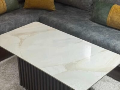 Table basse en céramique italienne et bardage PVC - Accessoires maison Maroc