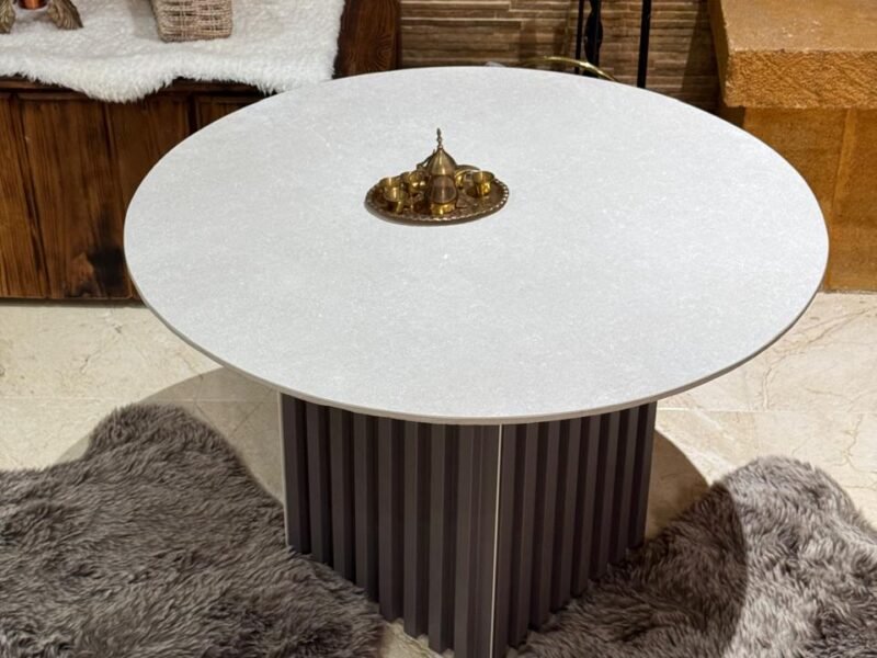 Table basse en céramique italienne et bardage PVC - Accessoires maison Maroc