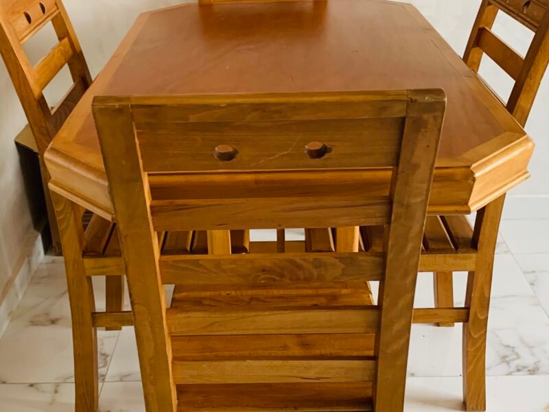 Table à manger 4 chaises en bois hêtre mesure 1,28m/80cm